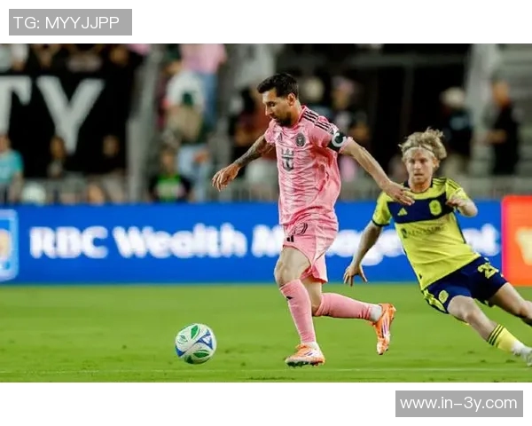 单届季后赛打入9球阿连德捧杯瞬间成为迈阿密国际新星